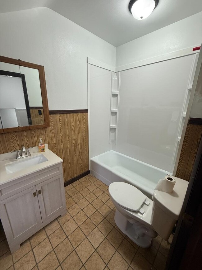 Foto del edificio - 2482 Bangs St