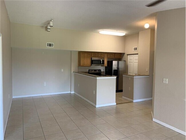 Building Photo - 231 SW Palm Dr