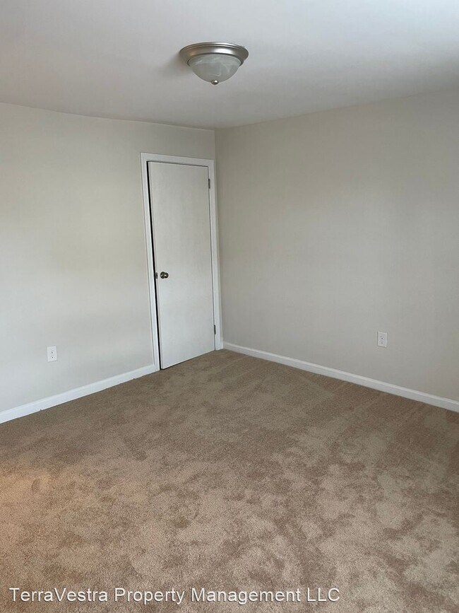 Building Photo - 4 br, 1 bath House - 310 Water Street