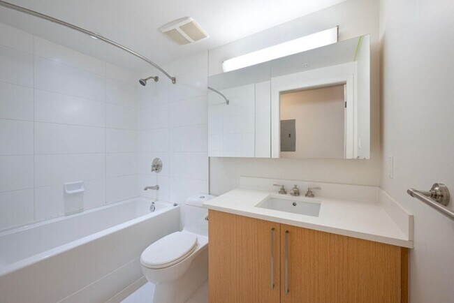 Photo du bâtiment - 1 E 7th Ave