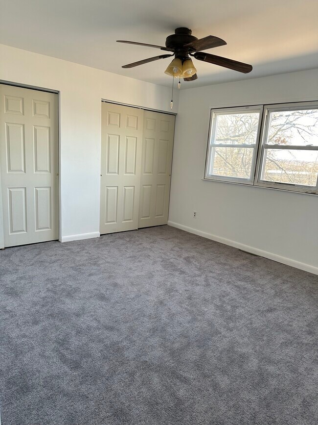 Building Photo - 21 Oakmont Dr