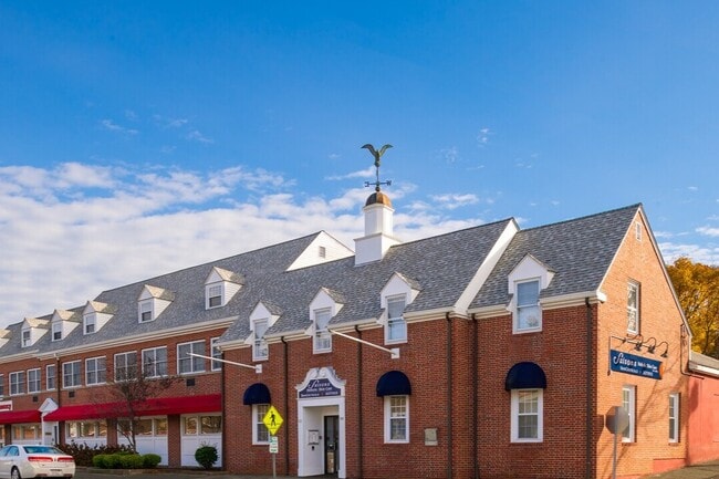 Building Photo - 86-98 South St