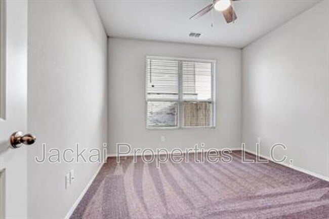 Building Photo - 1217 Benwick Dr