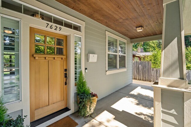 Building Photo - Spacious 4-Bedroom Dream Home – Perfect fo...