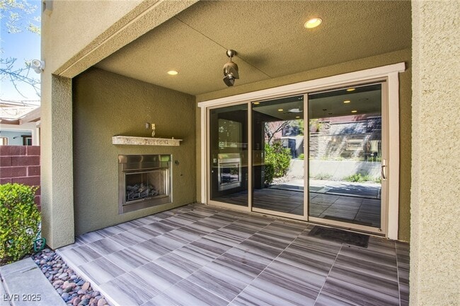 Building Photo - 5863 Glory Heights Dr