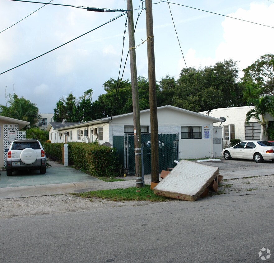 Building Photo - 776 NE 127th St