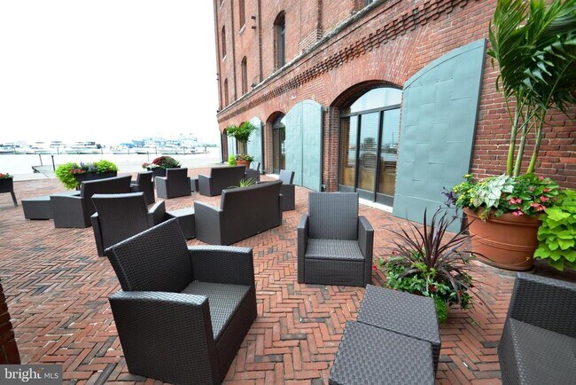 Building Photo - 1000 Fell St