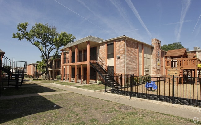Building Photo - Alma North Plaza