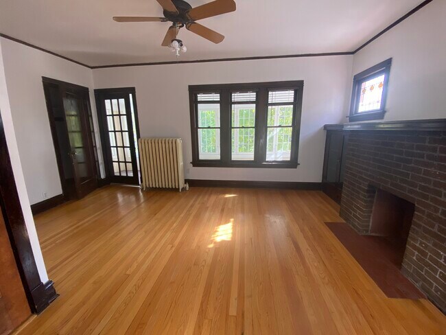 Building Photo - 607 N Humphrey Ave
