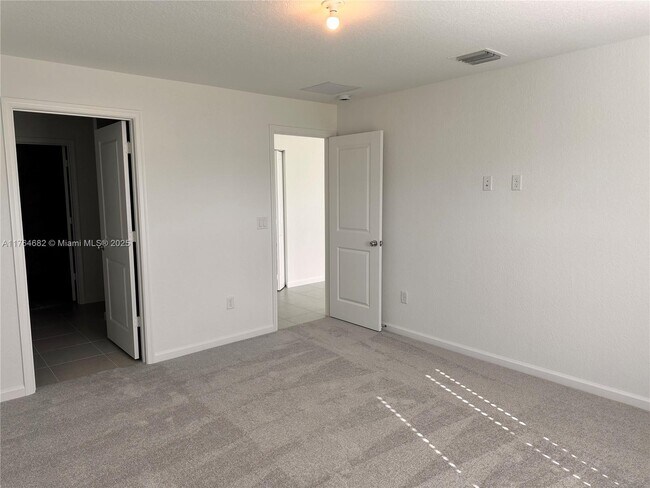 Building Photo - 728 Carlyle Wy