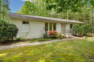 Building Photo - 708 Tinkerbell Rd