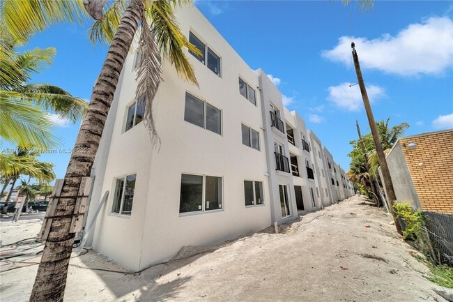Building Photo - 14752 NE 6th Ave