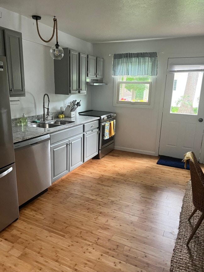 Building Photo - 55 Sumac Trail