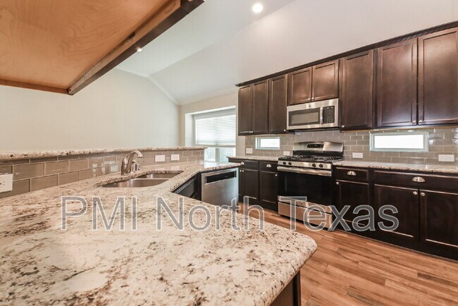 Building Photo - 2124 Austin Ln