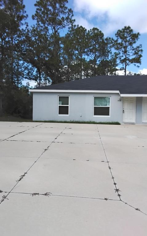 Building Photo - 9426 N Manashee Dr