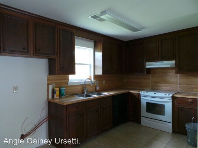 Foto del edificio - 3 br, 1.5 bath House - 107 Salem Court