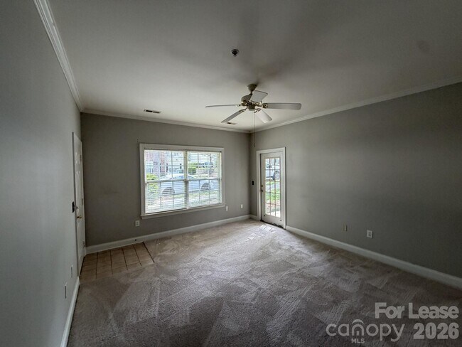 Foto del edificio - 21230 Hickory St