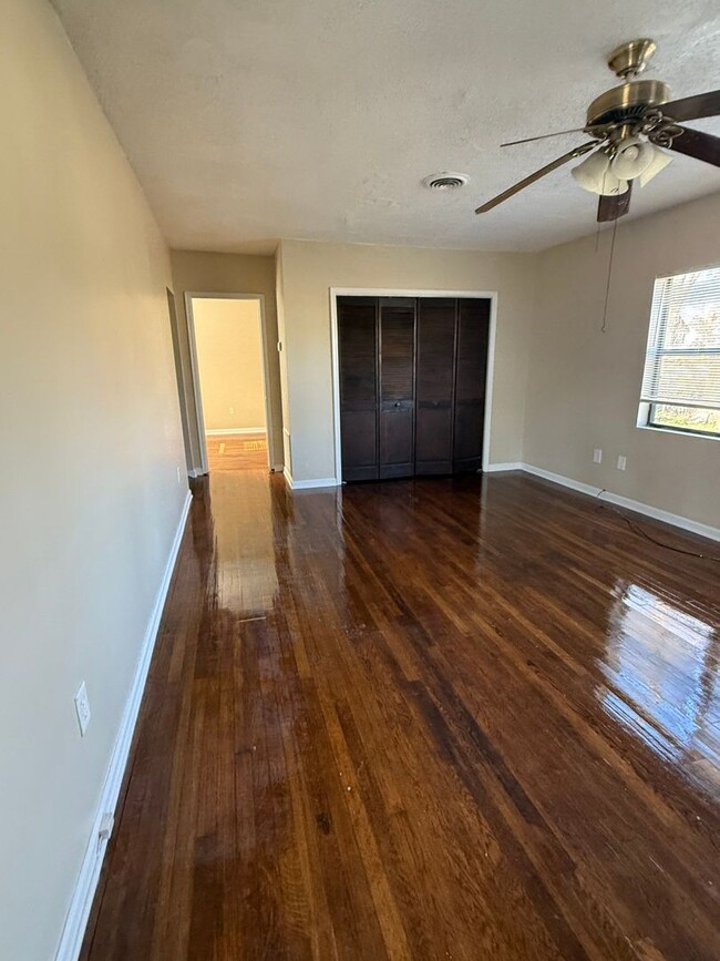 Building Photo - $350 off first month rent! Newly Available...