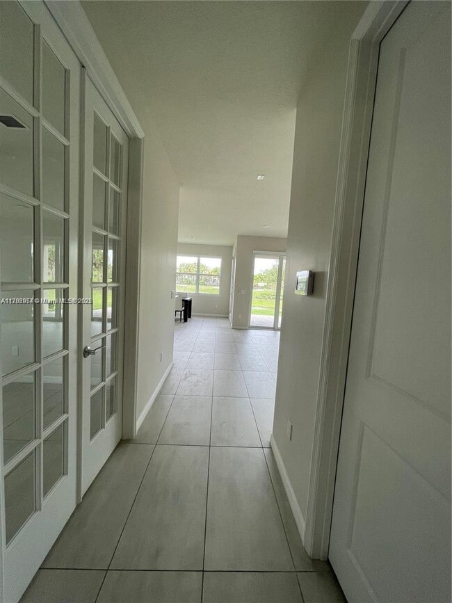 Foto del edificio - 4615 Greenway Dr