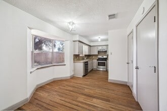 Building Photo - 5915 Ray Dr