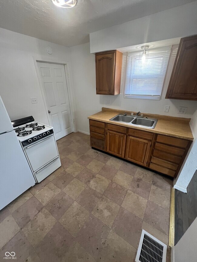 Foto del edificio - 702 W 23rd St