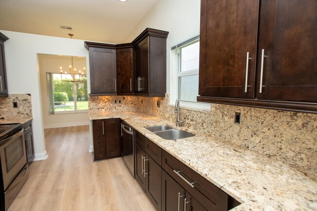 Building Photo - 10821 La Salinas Cir