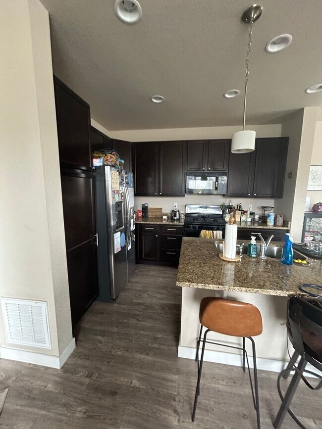 Building Photo - Spacious 3 Bed / 2.5 Bath Home with Dual Balconies