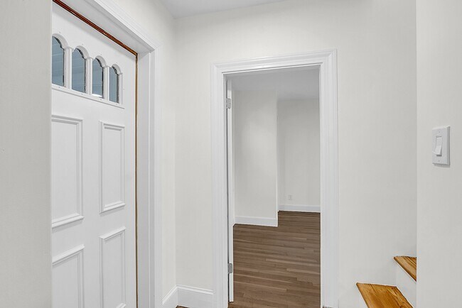 Foto del edificio - 598 E 7th St