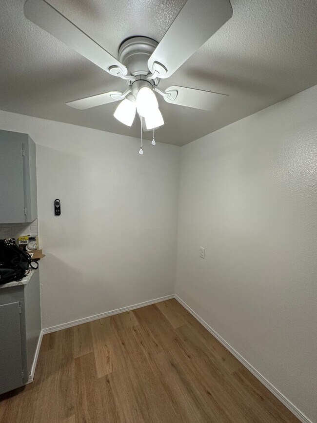 Foto del edificio - Beautiful and cozy updated one bedroom apa...