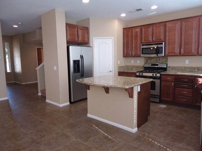 Foto del edificio - GORGEOUS TWO STORY HOME IN GRANITE HILLS 4...