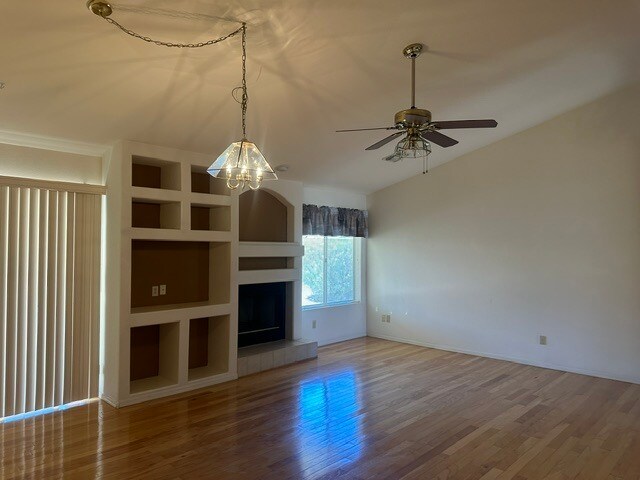 Foto del edificio - 16132 E Glendora Dr