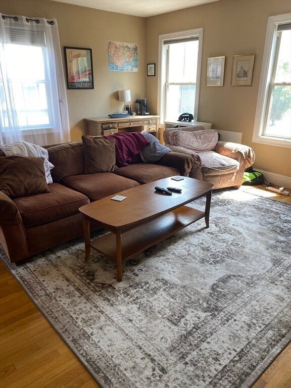 Foto del edificio - 352 W 3rd St