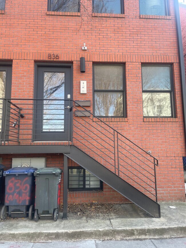 Building Photo - 836 Lamont St NW