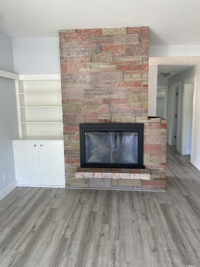 living room fireplace - 304 NE 45th St