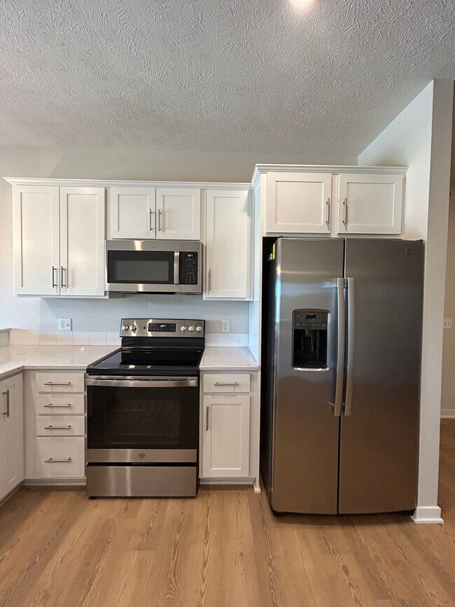Foto del edificio - Elkhorn Landing Rentals (20605 Elkhorn Dr.)