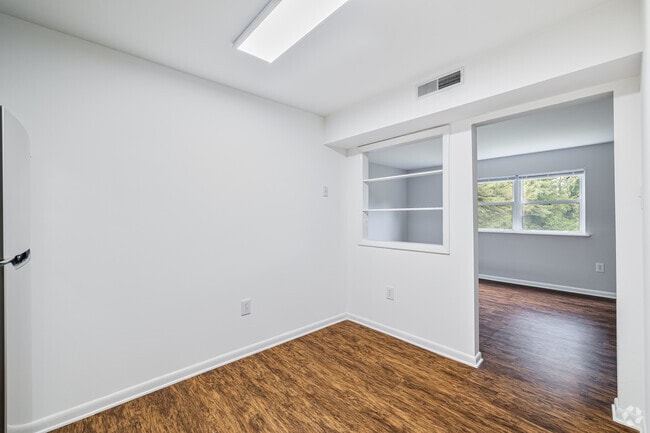 2BR, 1BA 768SF - Platinum - DIning - Signal Hill Apartments