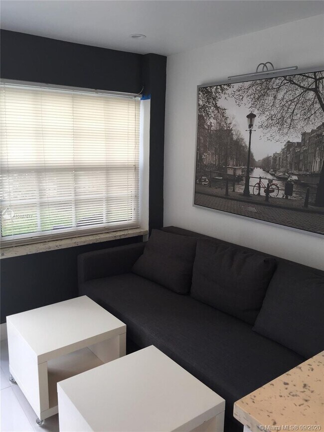 Foto del edificio - 4349 Sheridan Ave