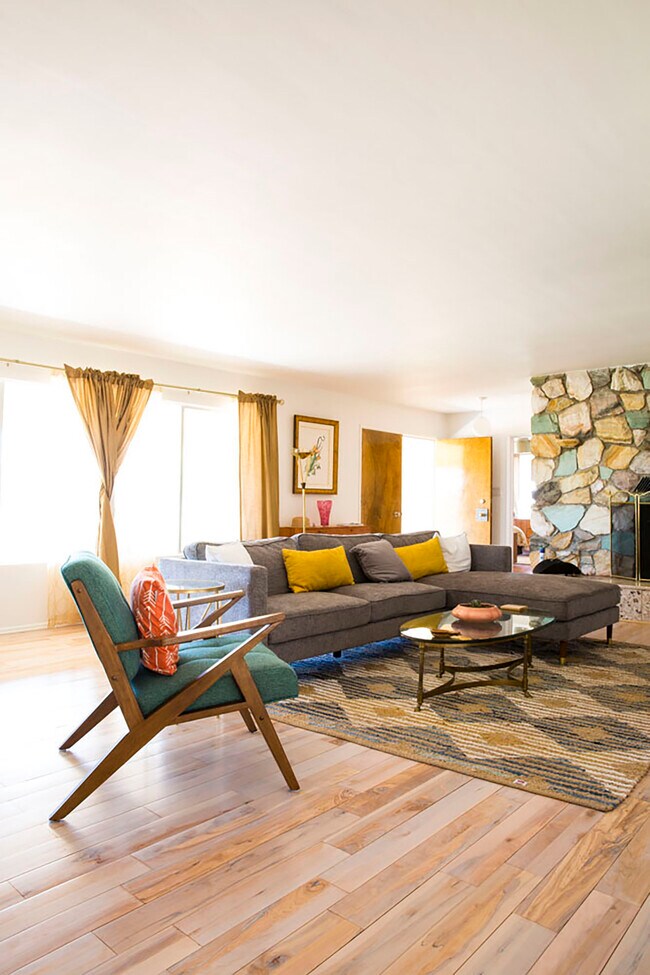 Foto del edificio - 56996 Crestview Dr