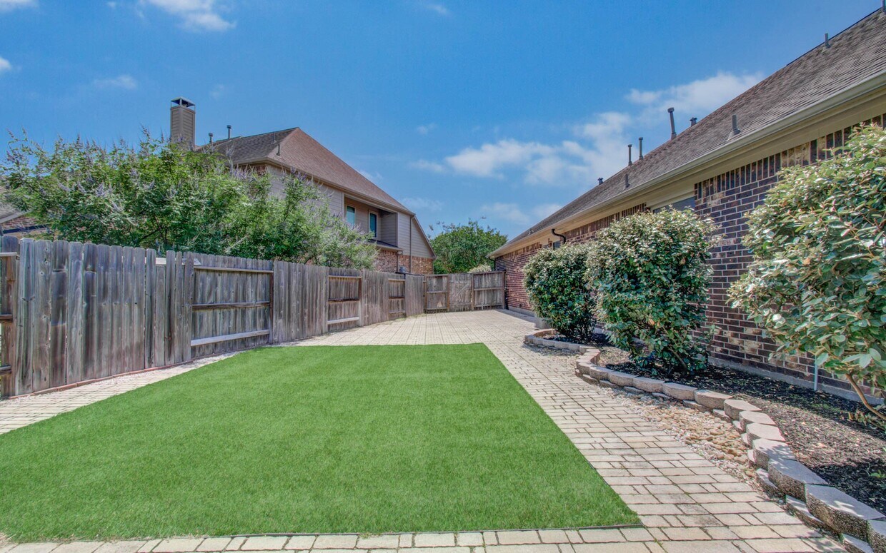 Building Photo - 28666 Pleasant Forest Dr