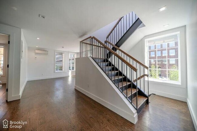 Foto del edificio - 3 bedroom in BROOKLYN NY 11249