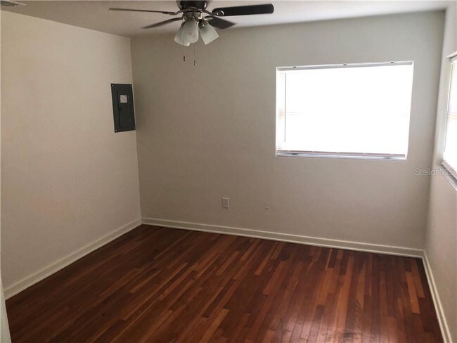 Building Photo - 550 La Veta Dr