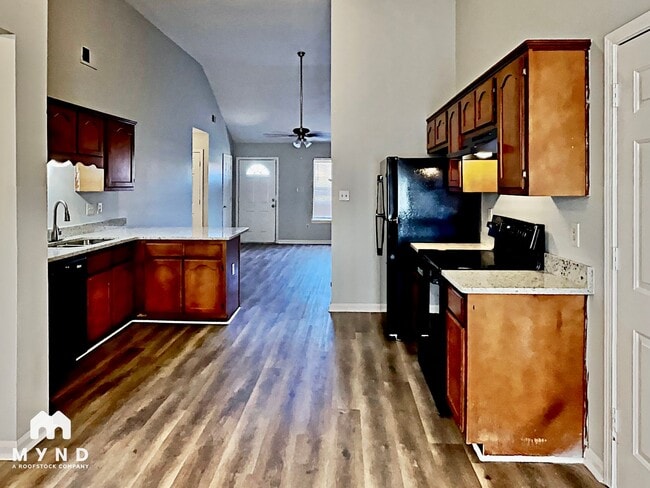 Building Photo - 724 Stuckert Dr