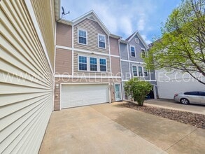 Building Photo - 3011 SW Sharmin Ln