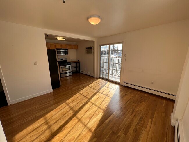Building Photo - 433 2nd St
