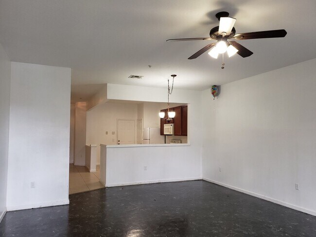 Foto del edificio - 2-story Spacious Townhome - Gated Communit...