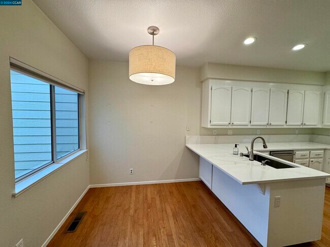 Building Photo - 1167 Shell Ln