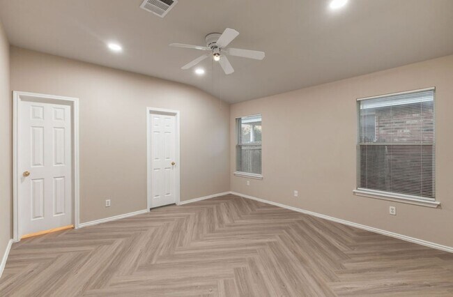 Foto del edificio - 13326 James Monroe St