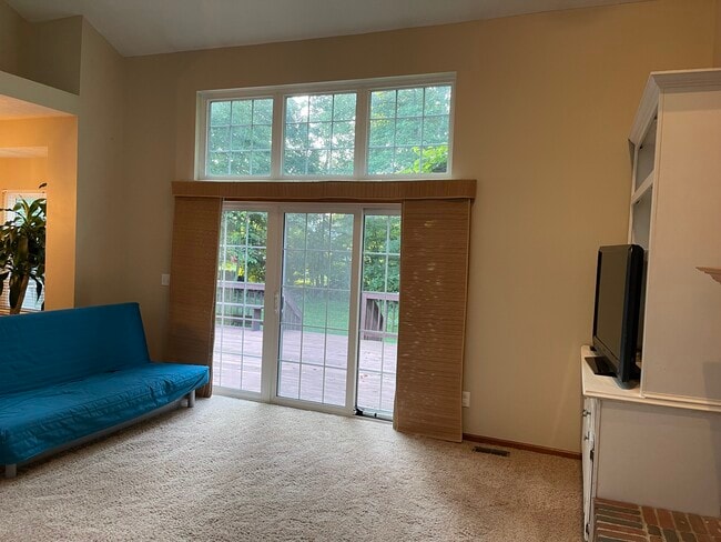 Foto del edificio - 6041 Holywell Dr