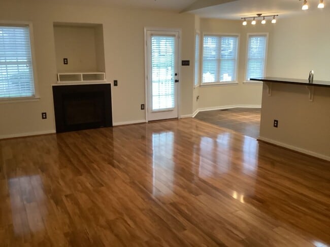 Building Photo - 15618 Twisted Cedar Dr