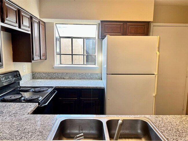 Foto del edificio - 9901 Sharpcrest St